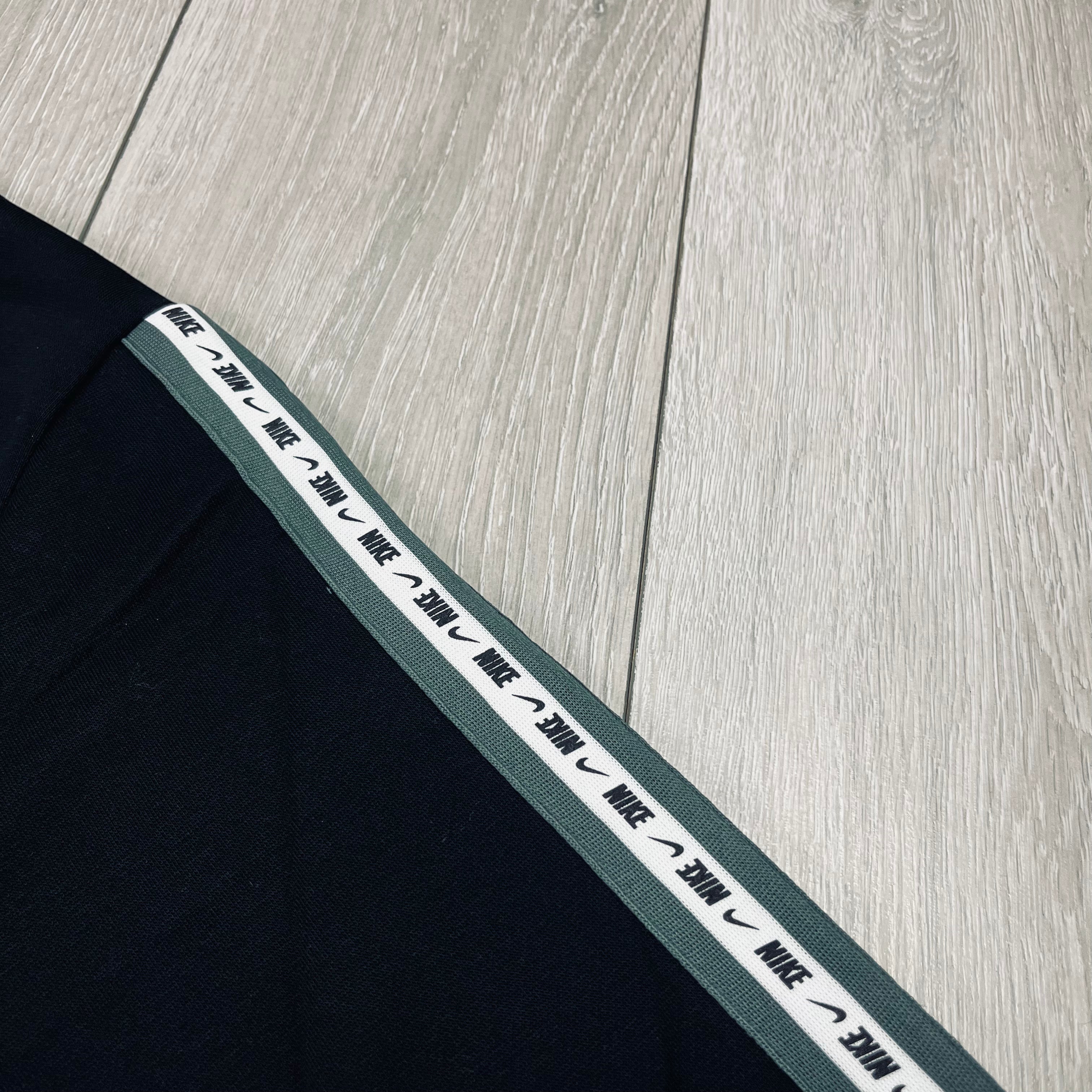 Nike Repeat Sweatshirt - Black