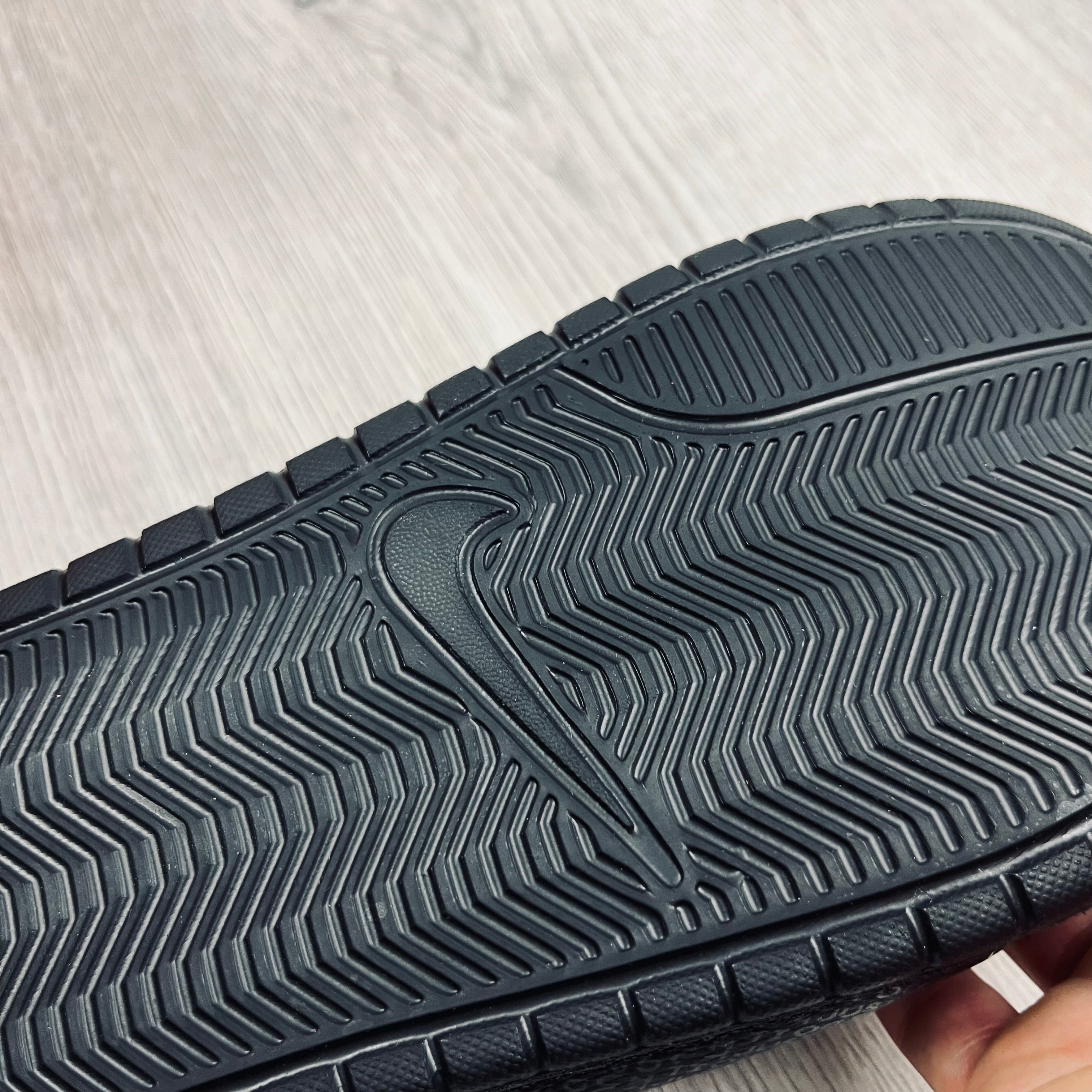 Nike Benassi Slies - Black