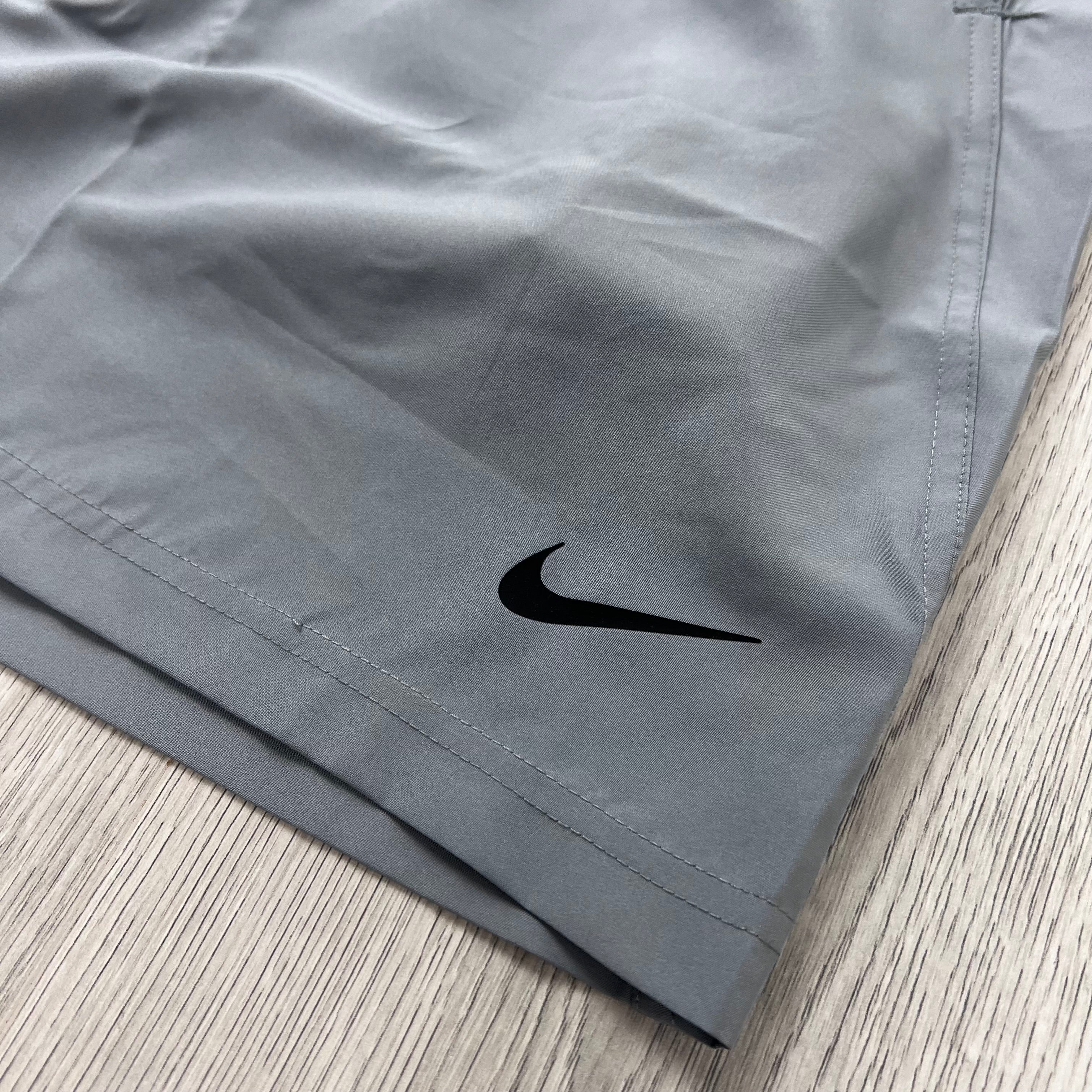 Nike 'Challenger' Pocket Shorts - Smoke Grey