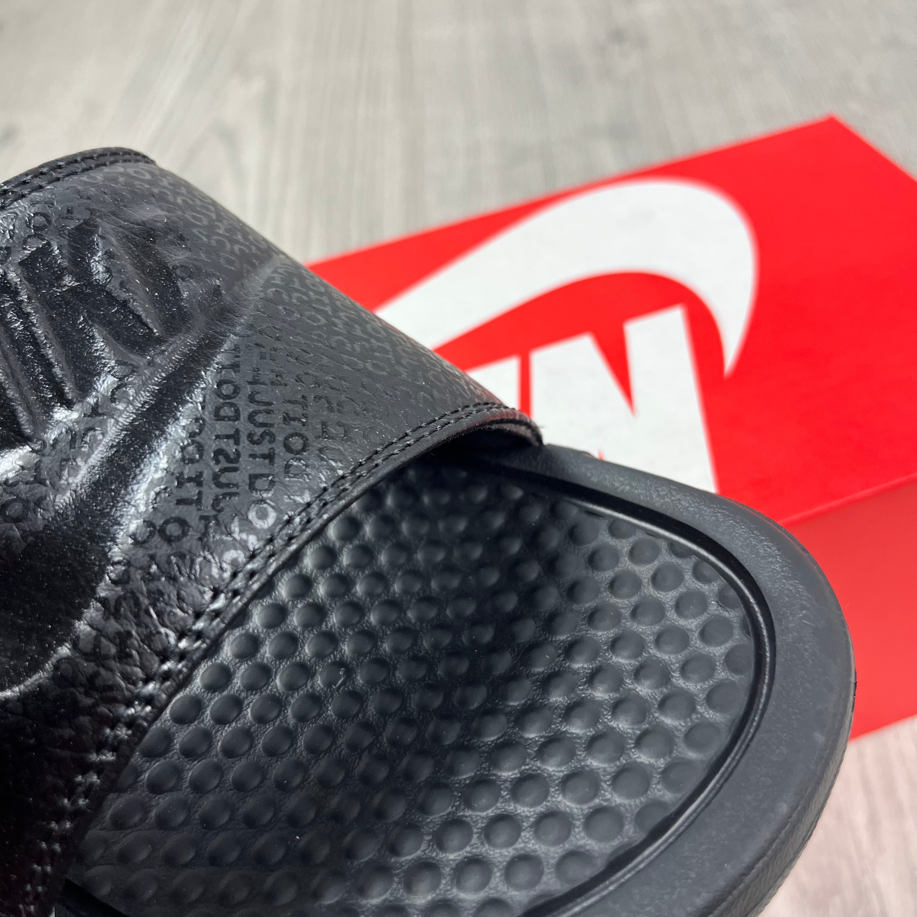 Nike Benassi Slies - Black