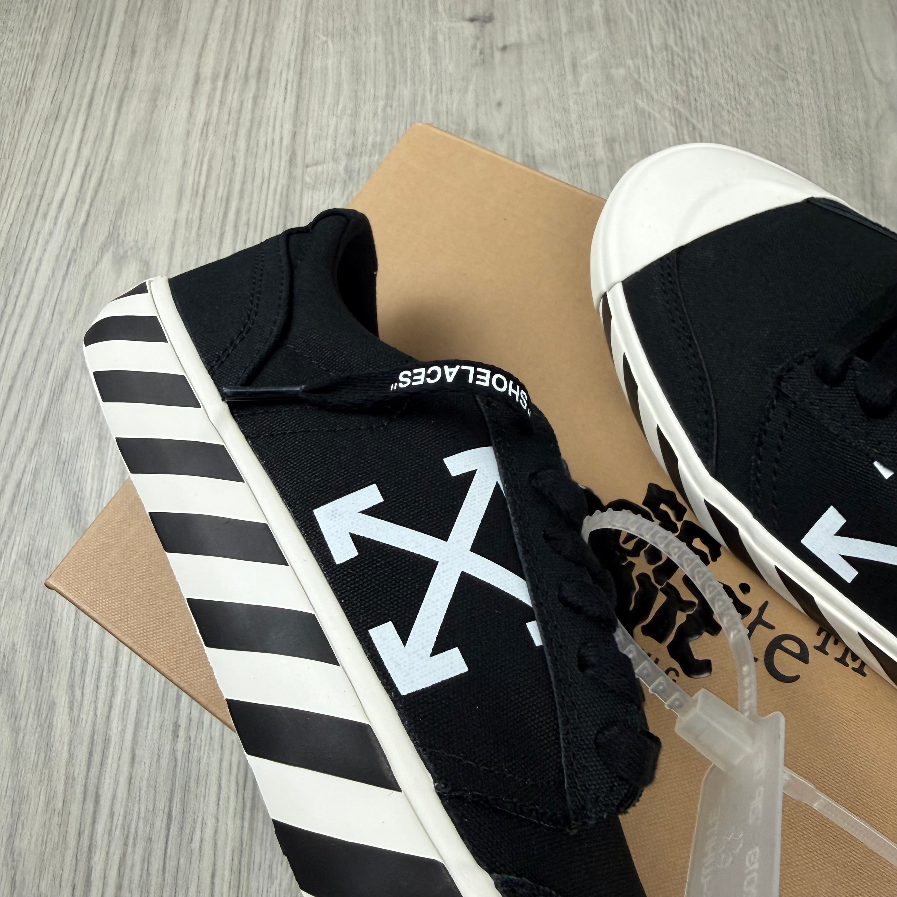 Off-White 'Vulcanized Undercut' Sneakers - Black
